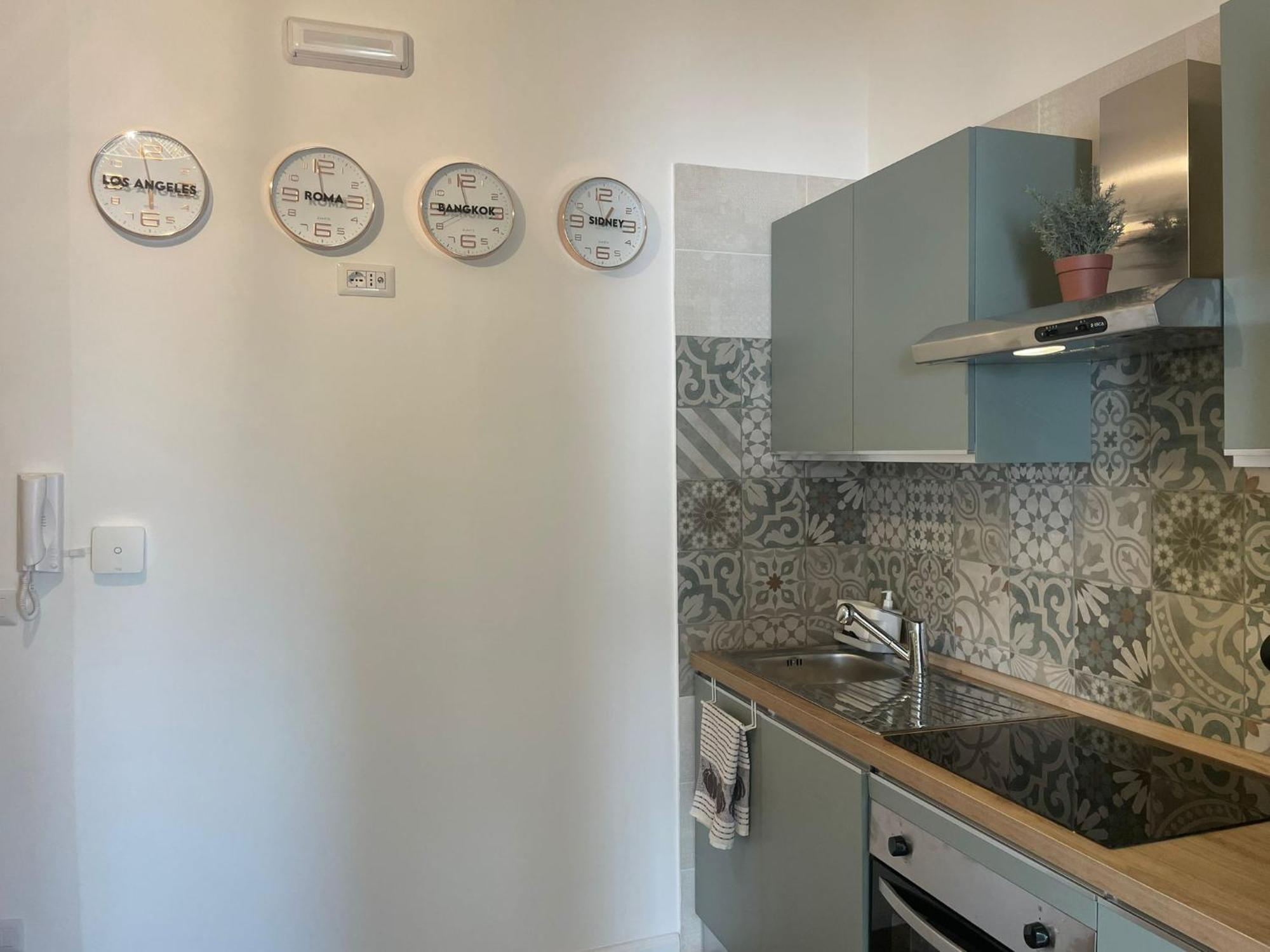2 Bagni, 2 A Piramide Ostiense Rome