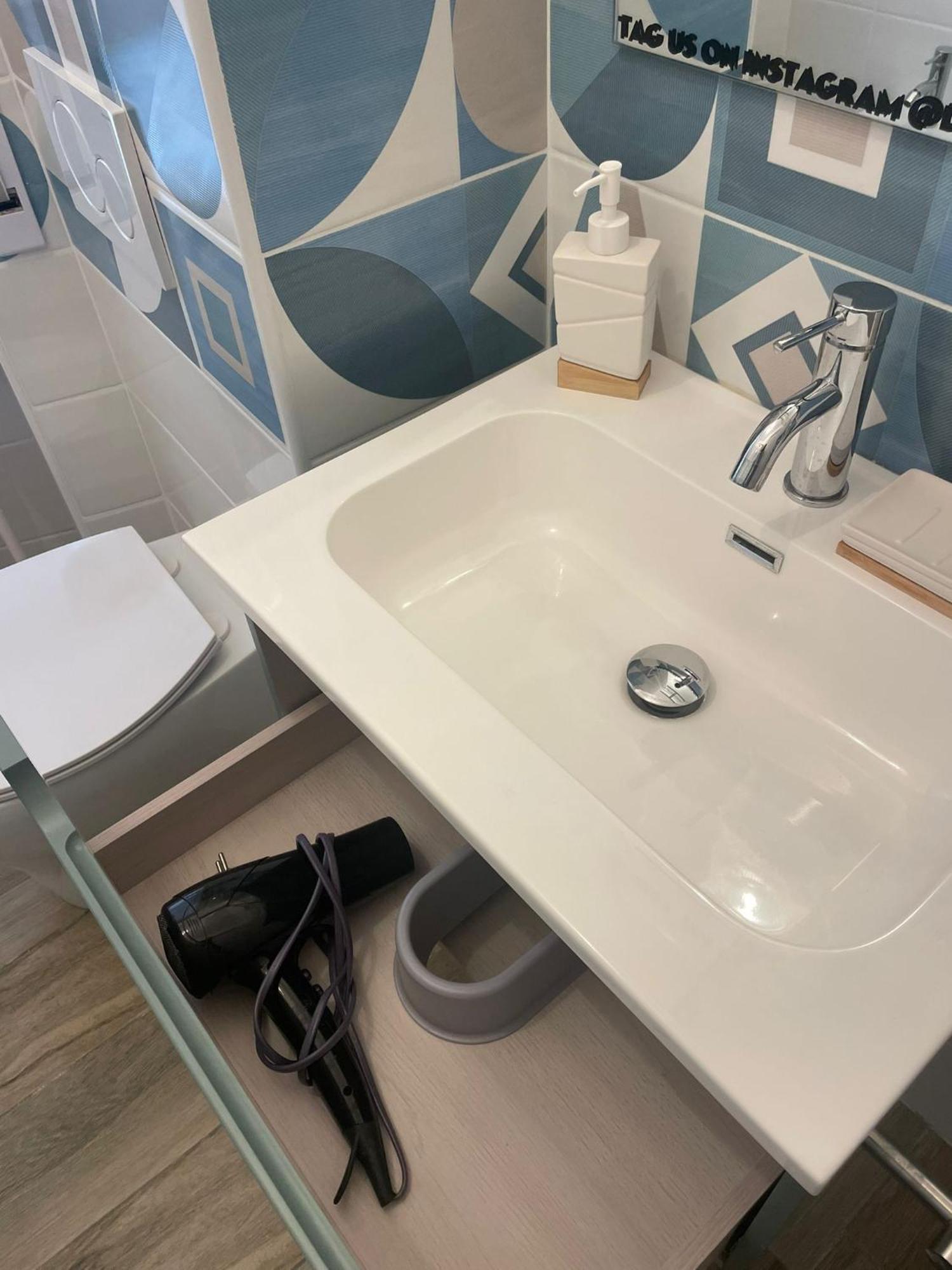 2 Bagni, 2 A Piramide Ostiense Rome